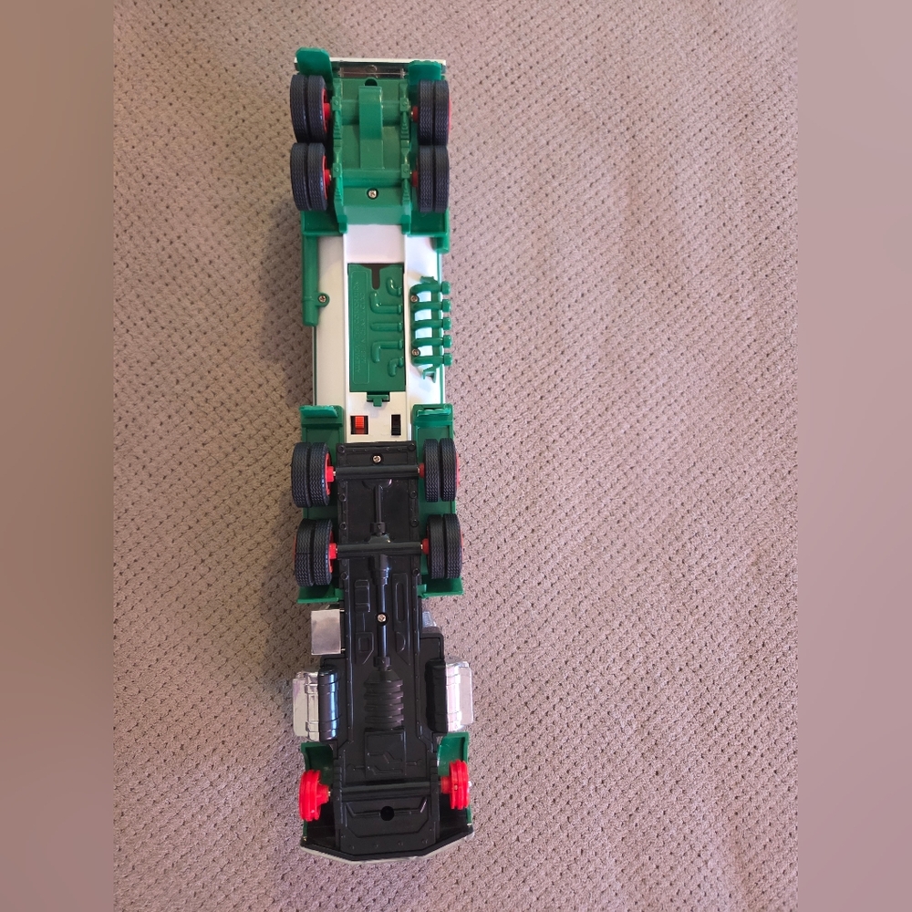 1990 Hess Gasoline Toy Tanker Truck W/Dual Sound Horn/Backup Beep • Lights - Picture 9 of 16